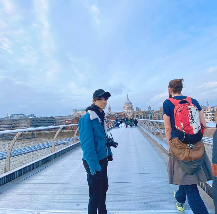 佐々木駿のインスタグラム：「あー歩き疲れた。ㅤㅤㅤㅤㅤㅤㅤㅤㅤㅤㅤㅤㅤ In #London. ㅤㅤㅤㅤㅤㅤㅤㅤㅤㅤㅤㅤㅤ #ロンドン #ほぼ曇り」
