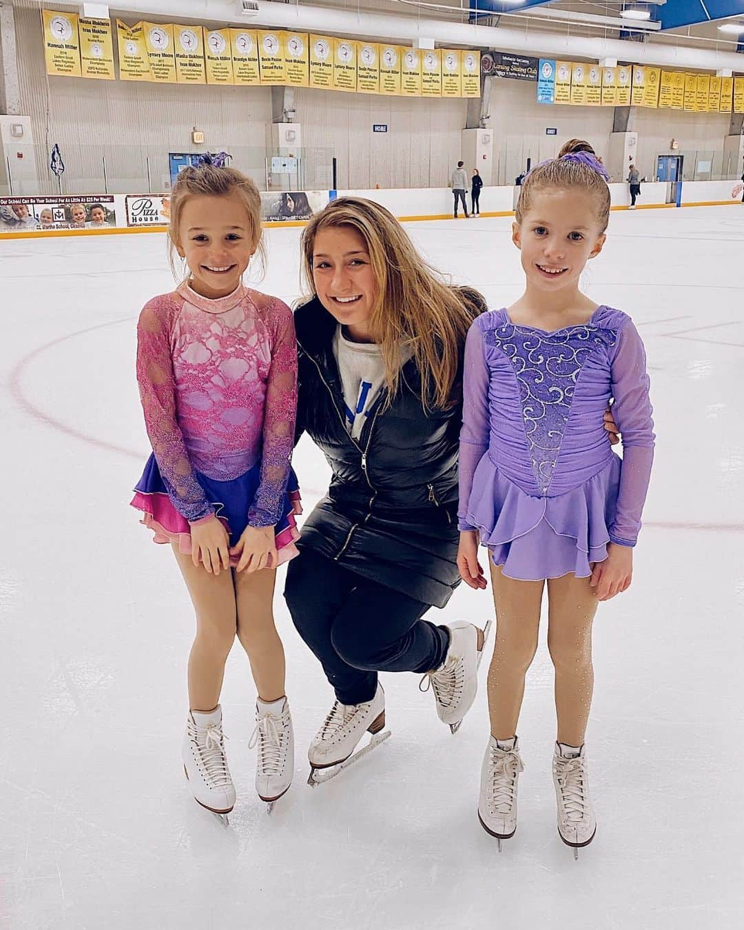 ハンナ・ミラーのインスタグラム：「Look at how freakin’ cute my students are!!!😍 Competition was cancelled this weekend so we did a mock competition today. So proud of my girls for their hard work ♥️」