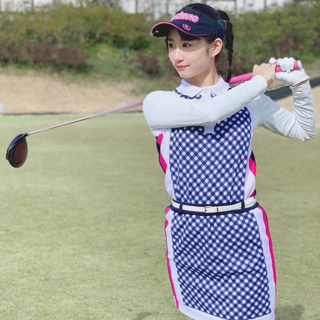 筒井萌子のインスタグラム：「* アルチビオ の新作ウェアで久々のラウンド⛳️ 上下別売りだけどセットアップ好きには たまらない組み合わせ⭐️お気に入り◡̈⃝︎⋆︎* お天気にも恵まれてポカポカ気持ちよかった☀️ wear: @archivio.official ꪔ̤̮💕 ・ #筒井萌子 #女優 #actress #モデル #model #岡山  #shooting #instagood #instalike #converse #撮影 #followme #instalike #ゴルフ #ゴルフ女子 #ゴルフコーデ #골프 #좋아요반사 #좋아요그램 #좋아요환영 #데일리그램 #패션 #오오티디 #카페 #アルチビオ  #アルチビオカップ #archivio #archiviocup #v12 #callaway」