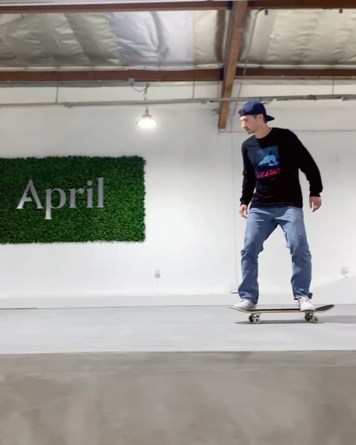 シェーン・オニールのインスタグラム：「Can’t believe this place is real ! So lucky and appreciative to be able to make this happen @aprilskateboards 🍻」