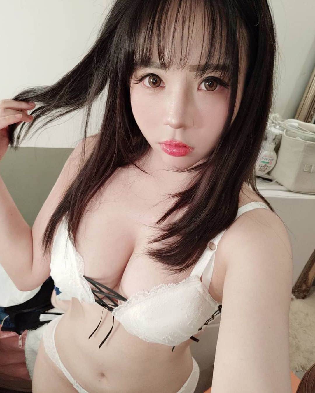 千尋のインスタグラム：「【初樂直播預告】❥今晚22:00 跟千尋一起慶祝白色情人節吧!!!! 今天會有真心話大:冒險的活動//// 問題募集中❥https://forms.gle/3439Q3r39RyM4pJG8 直播時間❥3/13 晚間22:00~00:00 (延誤開播30分鐘可能>_<!) 直播名稱❥千尋大人 平台❥初樂 (APP)」