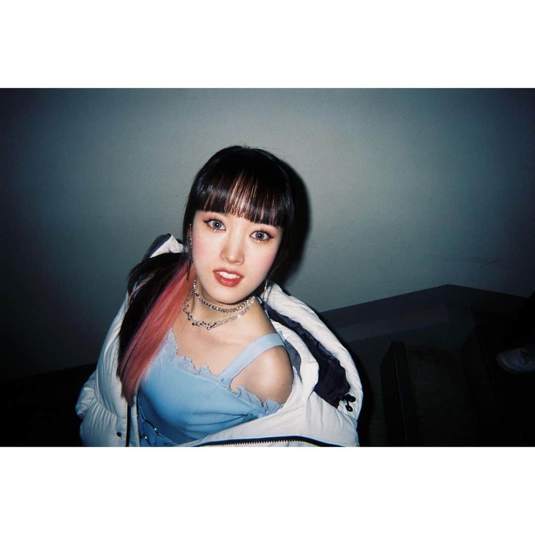 Weki Mekiさんのインスタグラム写真 - (Weki MekiInstagram)「[#윜밐스탭시선] . DAZZLE DAZZLE DAZZLE ME📸 . #위키미키 #WekiMeki #수연 #세이 #루시 #Suyeon #Sei #Lucy」3月13日 18時40分 - weki_meki