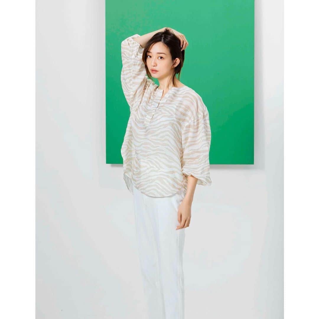 松島花さんのインスタグラム写真 - (松島花Instagram)「: 🟪🟩LAUTREAMONT🟩🟦 Model 松島花 × Stylist 大草直子 : 大草直子さんのコラボ企画 『Fashion is MY PASSION』 今回、着用した大草直子さん監修のコラボアイテム 第4弾の「LADY LIKE SAFARI JACKET」は、 オンライン＆店頭にて発売中です🤗 どのアイテムも軽やかで着心地の良いお洋服です✨ 是非、チェックしてくださいね💛 : ＠lautreamont_insta #lautreamont #fashionismypassion #ladylikesafarijacket #ロートレアモン  #大草直子 さん #松島花」3月13日 18時48分 - hana_matsushima_official