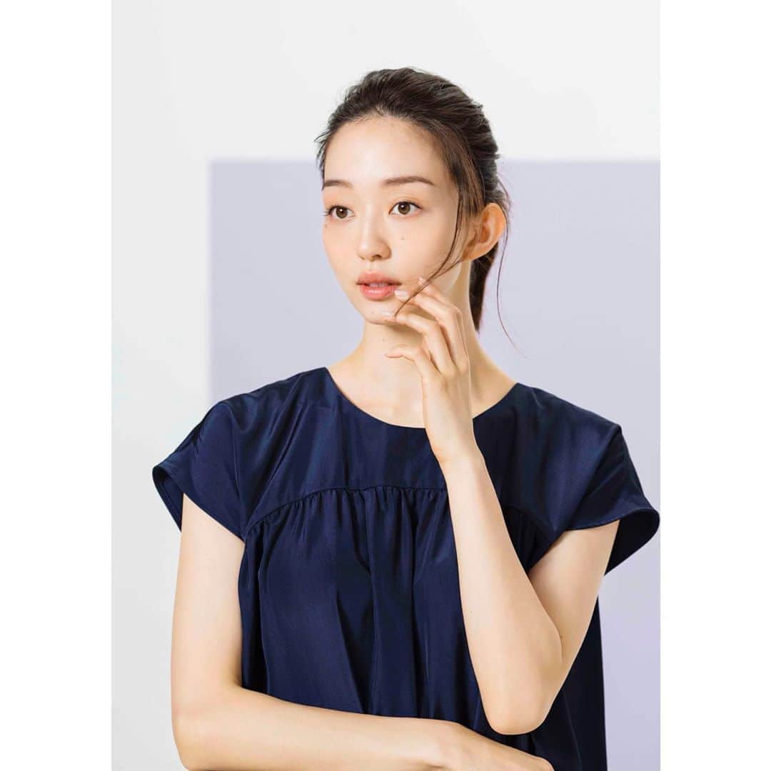 松島花さんのインスタグラム写真 - (松島花Instagram)「: 🟪🟩LAUTREAMONT🟩🟦 Model 松島花 × Stylist 大草直子 : 大草直子さんのコラボ企画 『Fashion is MY PASSION』 今回、着用した大草直子さん監修のコラボアイテム 第4弾の「LADY LIKE SAFARI JACKET」は、 オンライン＆店頭にて発売中です🤗 どのアイテムも軽やかで着心地の良いお洋服です✨ 是非、チェックしてくださいね💛 : ＠lautreamont_insta #lautreamont #fashionismypassion #ladylikesafarijacket #ロートレアモン  #大草直子 さん #松島花」3月13日 18時48分 - hana_matsushima_official