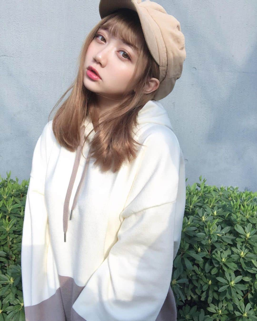 小澤しぇいんさんのインスタグラム写真 - (小澤しぇいんInstagram)「久々にちびっこーでだよん♡ @racine.store という新しいブランドからパーカーを頂きました。 ふんわりしてて気持ちいい生地。 ちょっとゆるっとした大きめサイズでモカ色可愛い。 #ootd #fashion #racinestore #ラシーヌ #ふんわりモカパーカー #パーカー #パーカーコーデ」3月13日 19時07分 - 1217_shane