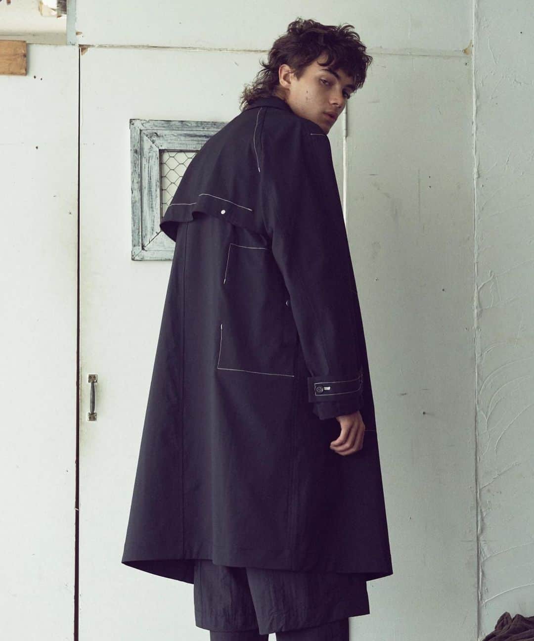 ウィザードのインスタグラム：「2020 Spring/Summer Collection “New Dawn Fades”  CONTRAST STITCH OVERCOAT  In Stock.  Offical Web Store https://wizzard.stores.jp/  #wizzard_fac #wizzard #fashion #tokyofashion #streetfashion #fashionphoto #streetwearbrand #streetwearaddicted #20ss #designersbrand #domesticbrand #tokyofashionweek #2020ss」