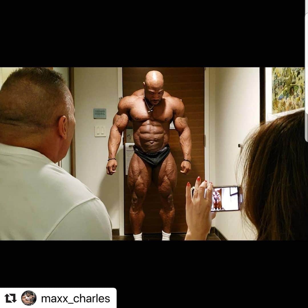 鈴木弘子のインスタグラム：「It’s me!! #Repost @maxx_charles with @make_repost ・・・ I wanna take this time to say thank you to everybody for all the loves and support I've been receiving from you guys.. eventhough I didn't place where I wanted to but I brought my best package to date and for that I'm very happy about. Couldn't do it without the help of my team my coach @milossarcev for bringing me in super sharp and details couldn't be happier with the work we did together on that short period of time.. also I wanna say thank you and a big I love youuuu to my one and only the woman who stay by my side thru all hell. Couldn't do none of that without you babe. Thank you for being you and thank you for pushing me to be my best. You will always be my one and only.. And big thank you to my sponsor @teamonenutrition for being by side and always believe in me regardless of my placement. I really appreciate you guys for that.. and to all my friends that support me thank you. To my bro @nickcap17 for always taking the time to push me in the gym even taking times away from his own workout to make sure I got mine done.. thank you.  I have a strong team and I will only get better from here.. I'm not done yet.. the best is yet to.come.. I still have some more ass to kick before the year end So if you dare step up and get yours 💪🏾💪🏾😎😎 #maxx #teamone @teamonenutrition #thebestisyettocome #neversurrender #conqueror #training #muscles #bodybuilding #arnold #maxxcharles #timetoshine  #muscles #haitian #nyc #motivation #sunday」