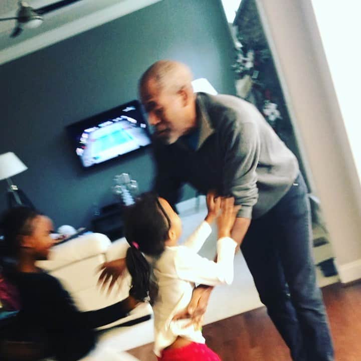 ヴァネッサ・ジェームスのインスタグラム：「My dad... has the biggest heart and gives all his energy not only to his 32y old twin daughters, but  also to his nieces who could very well be his granddaughters! These girls have  WAY too much energy for the average person, but my dad never gets tired of those giggles . He is the  most selfless person I know. He's corrected me when I'm wrong and applauded me when I'm right. My dad is 60 has the energy of a 20y old and a heart of gold. I am truly blessed!❤️ He is an IT Security Specialist for 2 international airports, and will never see this Instagram post... 🤦‍♀️🤷‍♀️! Still thought I'd share anyways!  You don't need international women's day to celebrate great women nor Father's Day to celebrate great fathers! 😘 Xox love you dad!」