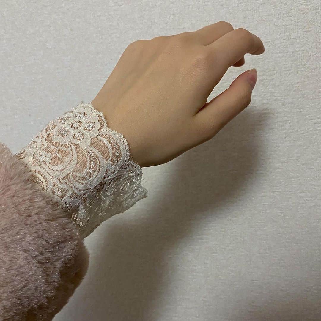 吉田華恋のインスタグラム：「お袖がかわいくて大好きなのです  ブラウスもアウターもおばあちゃんが内緒で買ってくれてたもの👵🏻🤍 好みわかってる〜っ！」