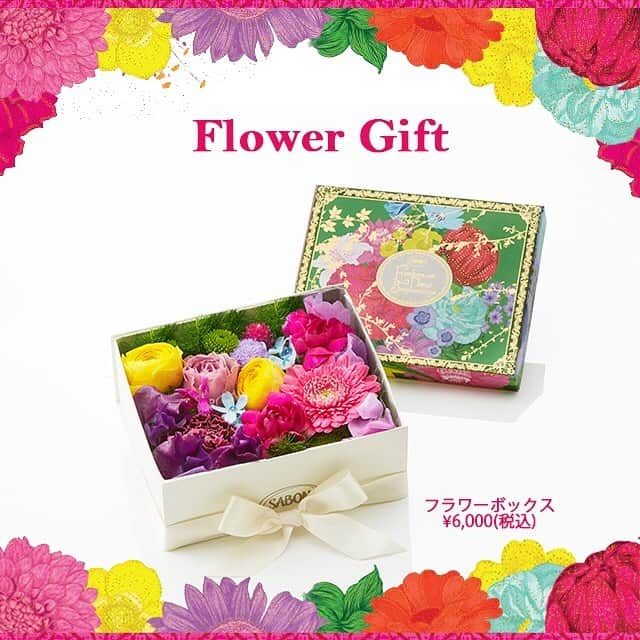 SABON Japanさんのインスタグラム写真 - (SABON JapanInstagram)「【Whiteday Gift 本日・明日限定フラワーギフト登場！】﻿ 華やかなボックスに詰め合わせた至福の香り。感謝と愛情を伝えるホワイトデーギフト。﻿ 今春限定コレクションや長く愛され続ける香りなど、さまざまなラインナップをご用意しています。﻿ 詳細は特設サイトをご覧ください。﻿ https://www.sabon.co.jp/gift/Whiteday/﻿ ﻿ ＜数量限定！Special Kit登場＞﻿ ホワイトデーギフトにもおすすめの、色鮮やかな花々をあしらったたっぷりサイズのコレクション限定ポーチ(非売品)付きキットが登場。﻿ ﻿ ・スプリングキット フローラル・ソープ﻿ -オンラインストア限定-﻿ ¥16,500(税込)＜数量限定＞﻿ ﻿ キット内容﻿ シャワーオイル 350mL / ボディスクラブ 320g /﻿ シルキーボディミルク 200mL / ハンドクリーム 30mL /﻿ フローラルソープ 185g / スクラブ用スプーン / ポーチ﻿ ※すべてフローラル・ブルームの香り﻿ ﻿ ・スプリングキット フローラル・フレグランス﻿ -直営店限定-﻿ ¥17,050(税込)＜数量限定＞﻿ ﻿ キット内容﻿ シャワーオイル 350mL / ボディスクラブ 320g /﻿ シルキーボディミルク 200mL / オー ドゥ サボン 80mL ﻿ スクラブ用スプーン / ポーチ﻿ ※すべてフローラル・ブルームの香り﻿ ﻿ ＜13日・14日限定！「フラワーギフト」一部直営店限定発売＞﻿ 春限定コレクション「フローラル・ブルーム」からインスパイアされたフラワーギフトを3/13（金）・14（土）限定で発売いたします。﻿ SABONオリジナルフラワーボックス、ブーケを添えてギフトを贈りませんか？﻿ ﻿ ＜ギフト詳細＞﻿ いずれも各日数量限定でのご用意となります。（一部直営店限定販売）﻿ ﻿ ・フラワーボックス﻿ ¥6,000(税込)﻿ 蓋を開けた瞬間に、鮮やかな花々と春風のような香りをお楽しみください。﻿ ※一部店舗は事前予約制となります。﻿ ﻿ ・フラワーブーケ﻿ ¥2,800(税込)﻿ 気軽に贈るギフトにおすすめのミニサイズのバック型ブーケです。﻿ ﻿ ＜発売概要・対象店舗＞﻿ ●発売日：3/13（金）・3/14（土）　※各日・数量限定﻿ ●ご購入条件：フローラル・ブルーム コレクションアイテム1点以上をご購入のお客様﻿ ﻿ ●フラワーボックス＆ブーケ発売店舗：以下、一部直営店でのお取扱いとなります。﻿ 【関東エリア】六本木ヒルズ店／ルミネ有楽町店／ルミネ新宿店／ルミネ池袋店／ルミネ横浜店／ラゾーナ川崎店﻿ 【関東エリア以外】うめだ阪急店／ NU 茶屋町店／大丸神戸店﻿ ﻿ ●フラワーブーケのみ発売店舗﻿ 【関東エリア】表参道本店／Atelier SABON（中目黒）／自由が丘店／銀座松屋通り店／横浜元町店／渋谷ヒカリエShinQs店／ルミネ北千住店／ルミネ大宮店﻿ 【関東エリア以外】京都烏丸店﻿ ﻿ ﻿ ﻿ #SABONFloralBloom﻿ ﻿ #sabon#数量限定#bodycare#limited#2020#floralbloom#flowers#spring#サボン#フローラルブルーム#春限定#ホワイトデー#ホワイトデーギフト#ギフト#香り#美容#春コスメ#コスメ#春#SABONの香り#サボンの香り#ボディケア#スプリングコレクション#ブーケ#SABONのスクラブ#ボディスクラブ#フレグランス」3月13日 12時36分 - sabon_japan