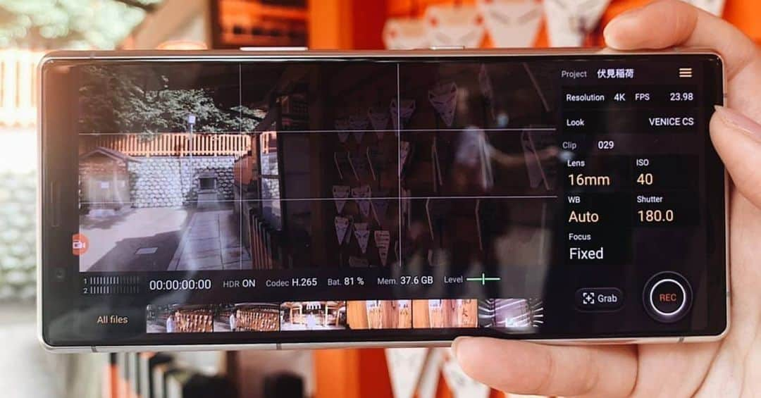 清水沙也佳さんのインスタグラム写真 - (清水沙也佳Instagram)「先日、伏見稲荷に行った時にXperia 5に内蔵されているCinema Proでムービーを撮ってみたよ♡ 21:9のディスプレイで、フィルターも色々選べるから映画みたいな質感のムービーが撮れる！ 使い方はストーリーズに載せてます!  #Xperia5 #Xperia #Cinemapro #pr #kyoto #伏見稲荷 #京都」3月13日 13時03分 - sayaka__shimizu