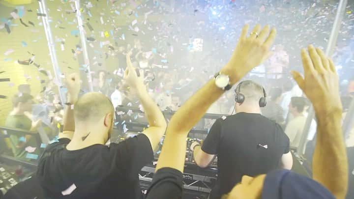 ジ・アストン・シャッフルのインスタグラム：「Throwback to playing this banger out for the first time with @torrenfoot a couple months ago - so psyched with his remix & that it’s now out! Link in bio!」
