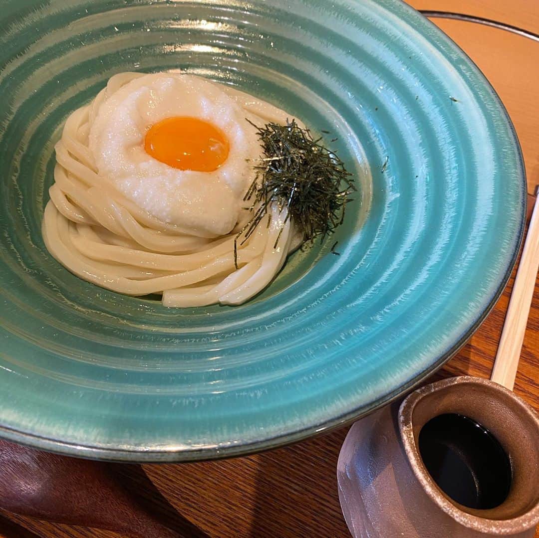 坂東亀三郎さんのインスタグラム写真 - (坂東亀三郎Instagram)「米ぬか酵素浴でアンチエイジングとデトックス！﻿！ ﻿ 汗止まらん💦💦💦﻿ ﻿ ﻿ 延期続きで積極的に気分転換していかないと意欲低下しそうなので、倅マンが友達と公園で暴れ倒している内に女房と新規開拓して色んな事して遊んでみる！﻿ ﻿ 勿論、頭から芝居は離れないから三月・四月の稽古はバッチリしていますよ。﻿ ﻿ ﻿ ﻿ #米ぬか酵素浴﻿ #歌舞伎 #音羽屋 #歌舞伎役者﻿ #彦三郎 #坂東彦三郎 #九代目﻿ #歌舞伎部 #otowayabando﻿ #歌舞伎大好き #KABUKI﻿ コメントはお気軽に📝﻿ ランダムに返信しまっせ✍️﻿ ﻿ ﻿ 帰りは「つるとんたん」ランチ。」3月13日 13時48分 - otowayabando
