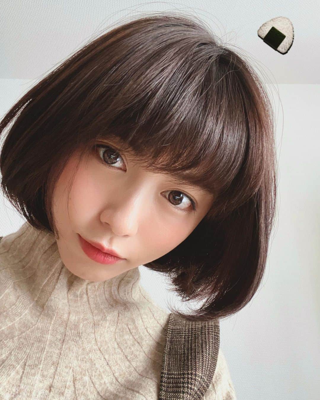 小池花瑠奈のインスタグラム：「あたたかくなってきて嬉しいな〜 先日の🍙ヘア🐶  #結べるくらい伸びました #ボブ」