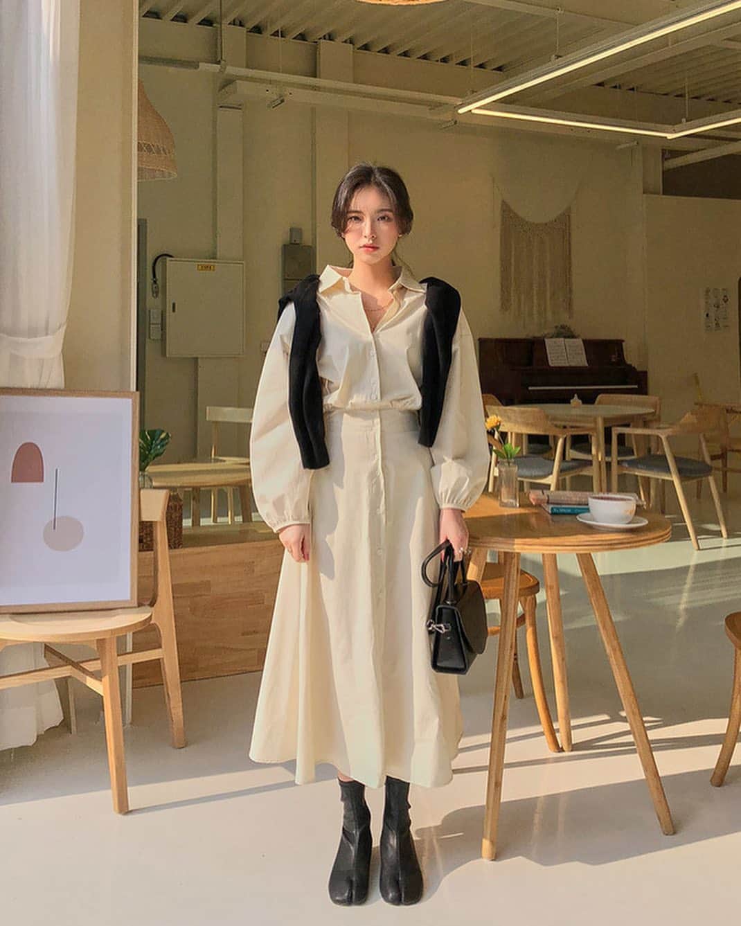 Chuuのインスタグラム：「피부톤 화사해보이는 크림베이지 컬러의 셔츠원피스 업뎃되었어요!💡」