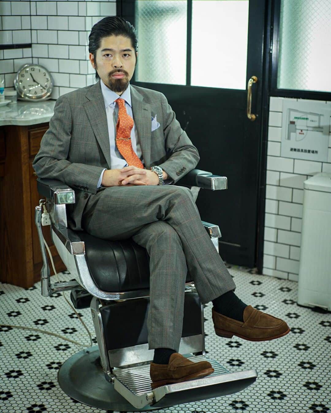 フリーマンズスポーティングクラブさんのインスタグラム写真 - (フリーマンズスポーティングクラブInstagram)「FSC STAFF STYLE - TOKYO TOKYO BARBER TAKAHIRO KOYAMA ( @takahiro___koyama )💈 SUIT,SHIRT,TIE,POCKET SQUARE: FREEMANS SPORTING CLUB  SHOES: FSC×SANDERS  TIE CLIPS: VINTAGE  WATCH: RNW MILITARY STAINLESS (FAR EASTERN ENTHUSIAST)  只今FREEMANS SPORTING CLUBでは2020 SPRING MTM PATTERN ORDER SUIT FAIR を開催中です。 期間中に限り税抜き90,000円以上(JACKET以上)オーダーの方を対象にFSCオーダーシャツをプレゼント。 20SSの新作生地も多数ご用意しておりますので、是非この機会にお誂えくださいませ。 【開催期間】2020年2月28日(金)〜3月22日(日)  #freemanssportingclub  #fsctokyo #fscginza #fscdaimarushinsaibashi  #menswear #20ss #readymadesuit  #tailoredsuit  #sanders #sandersshoes  #barbershop」3月13日 14時31分 - freemanssportingclub_jp