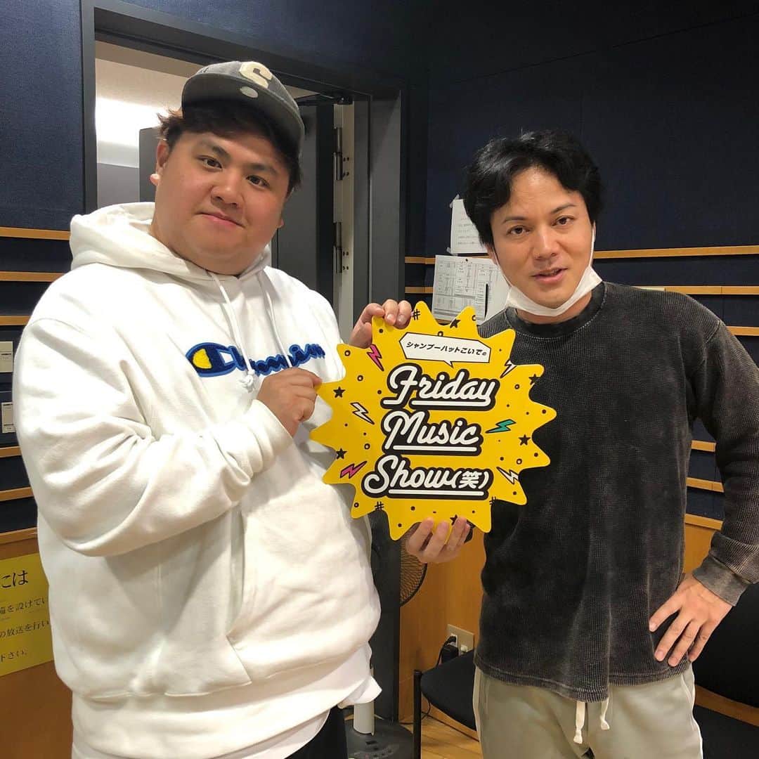 池田真一のインスタグラム：「本日シャンプーハットのFriday Music Show（笑）出演させて頂きます！ 僕は15時半頃に登場予定です！」