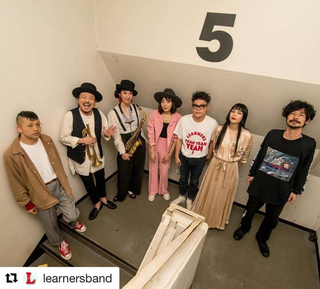シーサーのインスタグラム：「・ ・ 改めて"HELLO STRANGER" 祝!!リリース！ そしてツアーにも誘ってもらい感謝です。 いつもの何でもない日常が戻ったら またパーティーしたいなぁ。 ラーナーズは明日への応援歌！ ピス！  #Repost @learnersband ・・・ 2020.3.10. "HELLO STRANGER" Release ONE MAN TOUR Shibuya CLUB QUATTRO  photo by @yukiko_ono  #ラーナーズ  #learnersband #hellostranger」