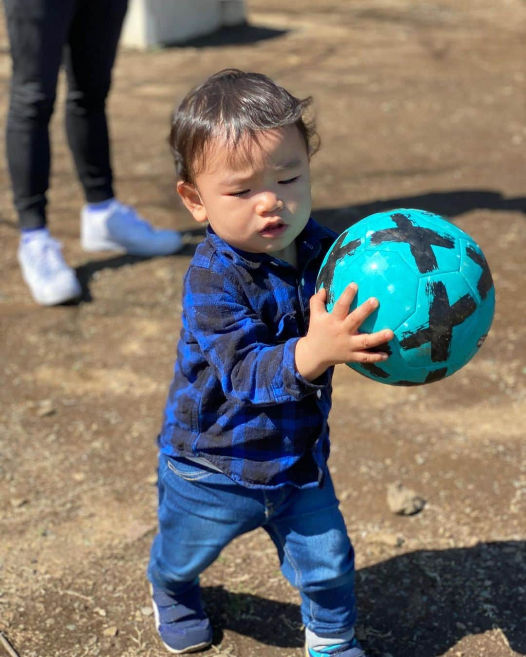 ニッチロー'さんのインスタグラム写真 - (ニッチロー'Instagram)「いいキーパーになるかもね⚽️ #コニッチロー #サッカー #ゴールキーパー」3月13日 16時08分 - nicchiro5.1