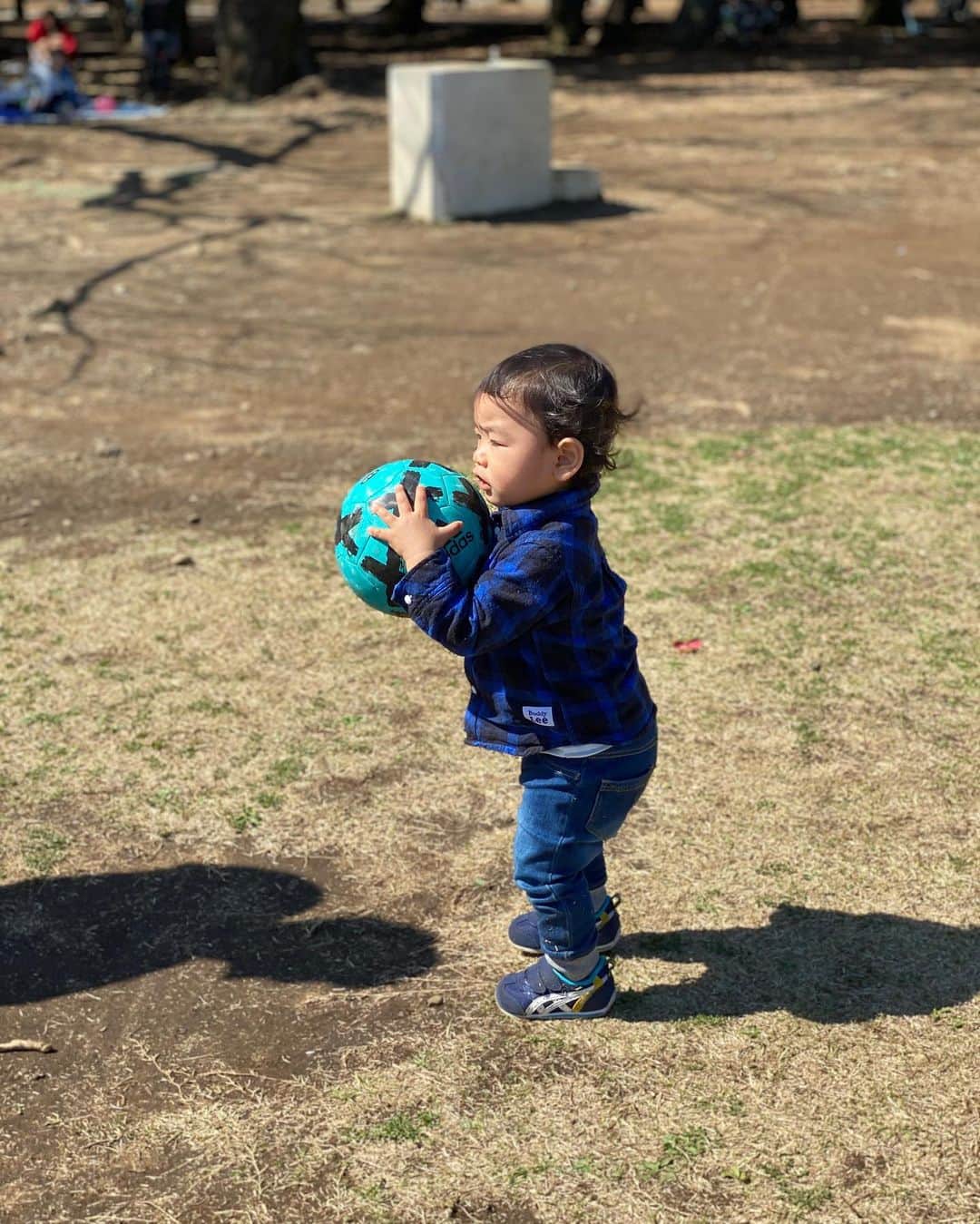 のインスタグラム：「いいキーパーになるかもね⚽️ #コニッチロー #サッカー #ゴールキーパー」