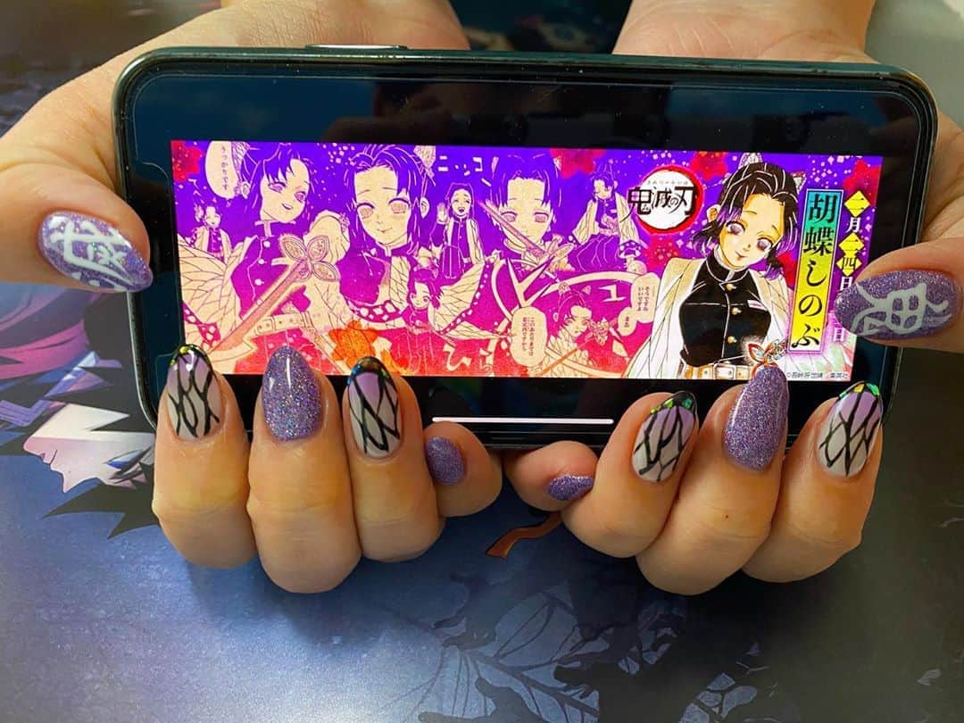 太陽チャンネルのインスタグラム：「新しネイル🦋💕 胡蝶しのぶさんネイルしてもらいました～🥰🥰💕 @iwaki.nailvivia  ネイリストさんめっちゃ話しやすくって 好みも似ていて楽しかった～😘✨ テンションあがるわ～🥺🥺🥺 ありがとうございました♡💕 鬼滅の刃ハマりすぎて辛い🥺 #鬼滅の刃ネイル #胡蝶しのぶネイル #胡蝶しのぶ #鬼滅の刃 #推しは伊之助 #推しは甘露寺蜜璃 #全員好き #ジェルネイル」