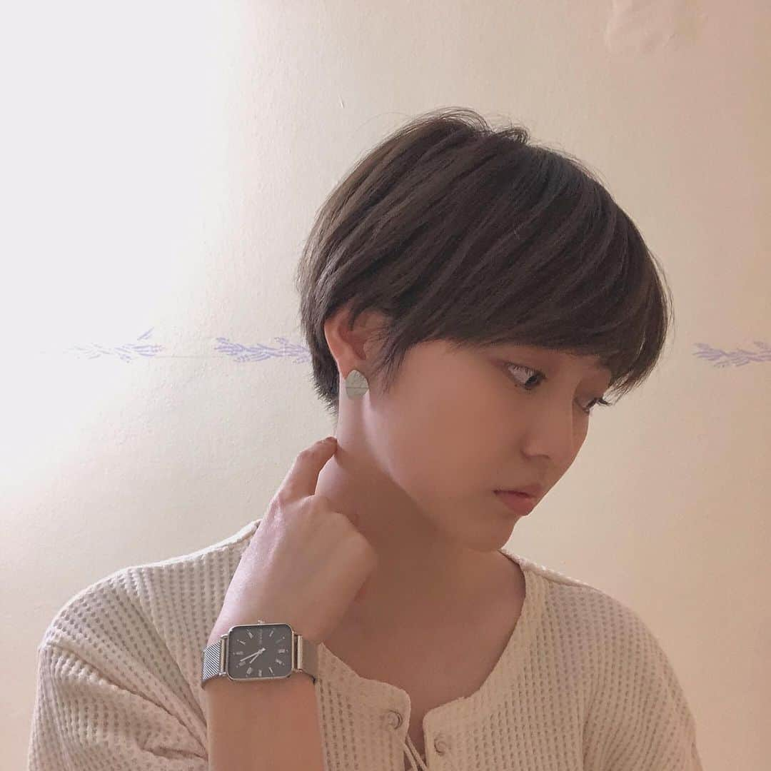 齋藤若奈のインスタグラム：「. スペインへは #SKAGEN の時計、それからピアスと共に来ました フィンランドの時も実は別のSKAGEN付けてたくらいのファン . #スカーゲン #mySKAGEN」