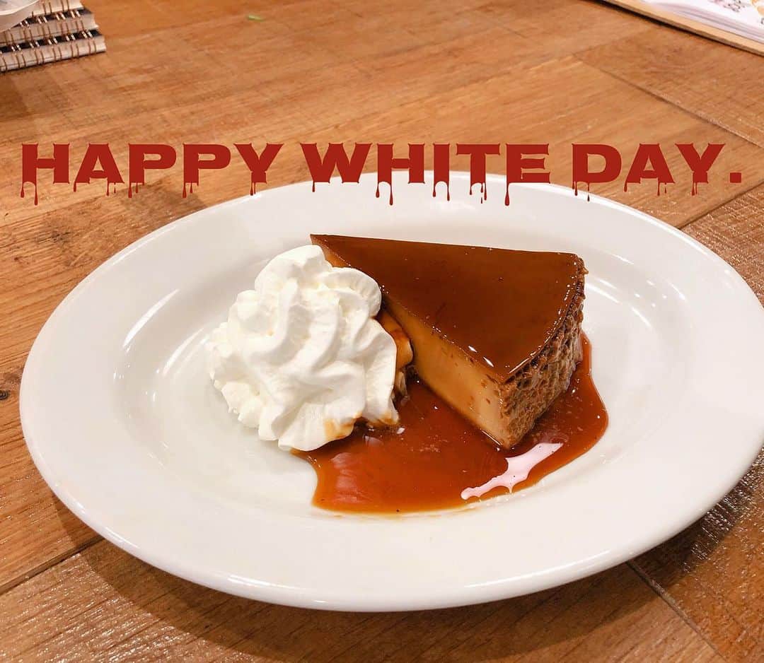 BSNジョシ部のインスタグラム：「Happy White Day  全てのジョシfollowerの皆様へ 1日早いですがホワイトデーの画像でも。 いつも本当にありがとうございます🙇‍♂️ #ジョシ部　#BSN #新潟ジョシ部　#ホワイトデー　#BSNアナウンサー　#プリン」