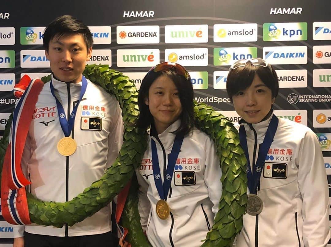 のインスタグラム：「スピードスケート⛸『世界スプリント&オールラウンド選手権2020』は歴史的快挙が次々と成し遂げられました💪‼️ 日本が世界に誇る最強の女王対決❄️'19世界スプリント女王・小平奈緒選手vs'18世界オールラウンド女王・髙木美帆選手😊 そして、33年ぶりの金メダルを目指す男子短距離界のエース・新濱立也選手👍 さらに、23年ぶりの表彰台を目指し新たな中長距離界のエースへと成長した一戸誠太郎選手の挑戦など…見どころ盛りだくさんのダイジェスト番組です😋  大会の解説は、長野五輪500m金🥇清水宏保さん、平昌五輪チームパシュート金🥇菊池彩花さんの豪華布陣🤩✨ 放送は3月14日（土曜）26時15分〜（関東ローカル🙇‍♀️）です‼️」