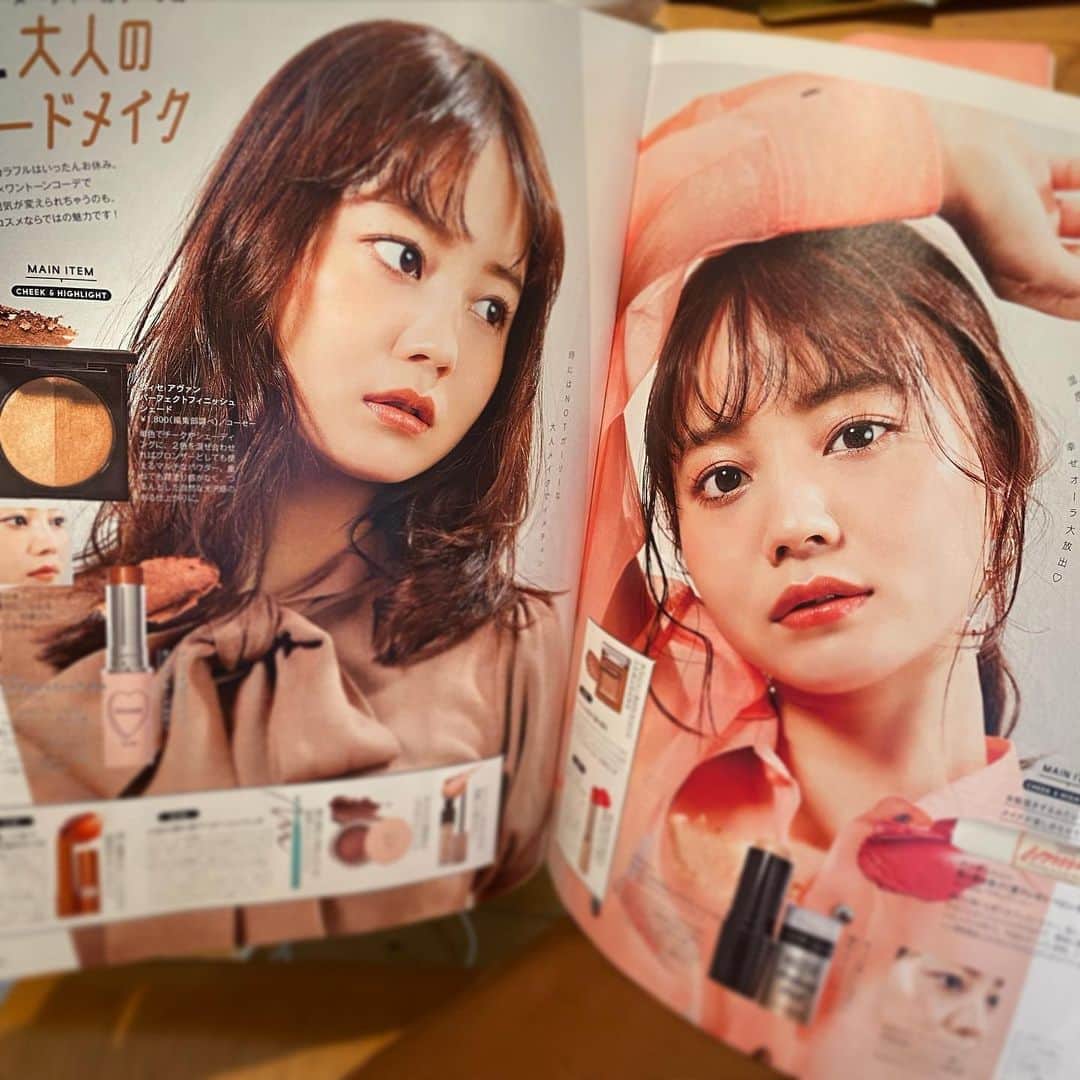 高橋有紀のインスタグラム：「発売中のupPLUSプチプラコスメで6パターン載ってますnanamiちゃん❤️ いつも楽しい現場❤︎ #hairmake #osakana_yuki #nanami」