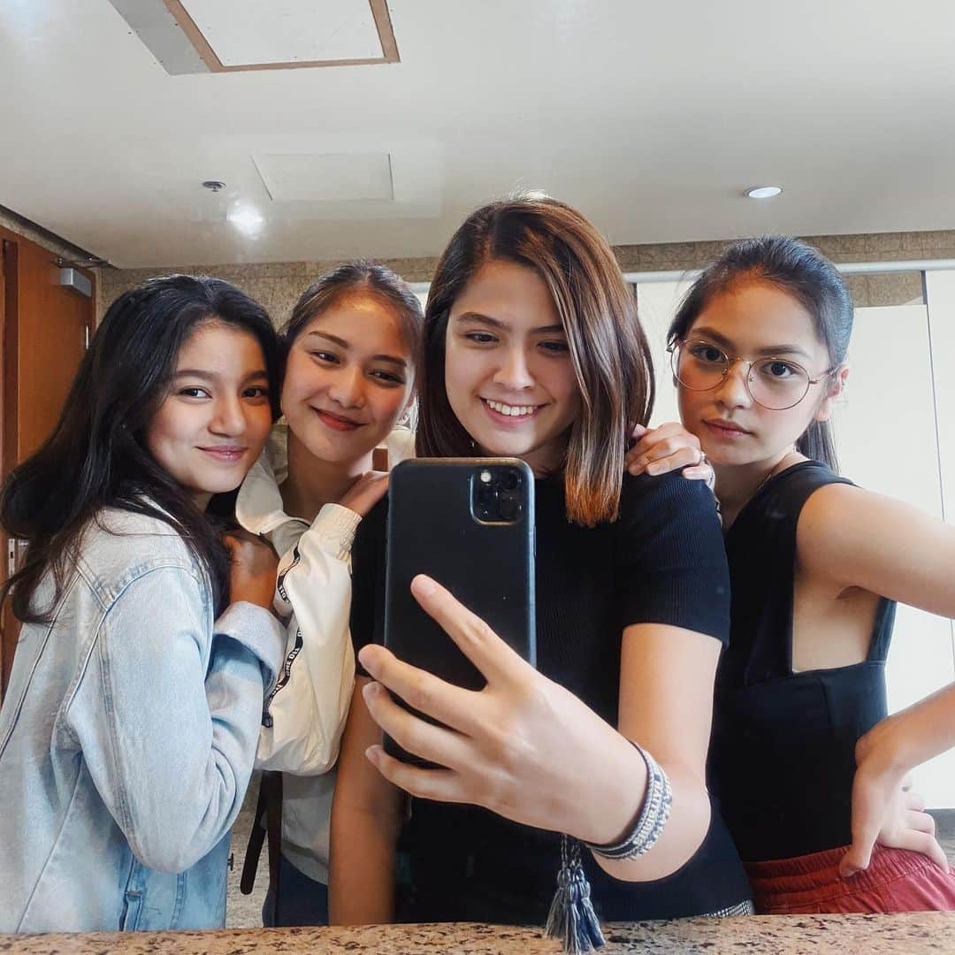 Alexa Ilacadさんのインスタグラム写真 - (Alexa IlacadInstagram)「Salazar sisters 🎥 👭🏻👭🏻#4sistersbeforethewedding」3月13日 17時25分 - alexailacad