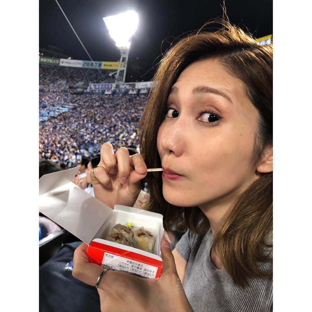 春輝のインスタグラム：「球場が恋しいです😶 . . 昨年浜スタで崎陽軒の焼売食べた時の勝率10割だったので、開幕した際はベイ戦で焼売食べます🥟  #プロ野球#NPB#横浜スタジアム #春輝#Haruki」