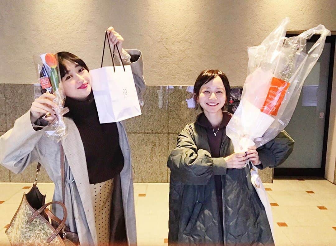 小川暖奈のインスタグラム：「生まれた年も月も一緒なんだぁ〜👶🏻👶🏻 #平成２年２月生まれ女子 #先月銀座で高級お寿司でお祝いした日の写真🍣」