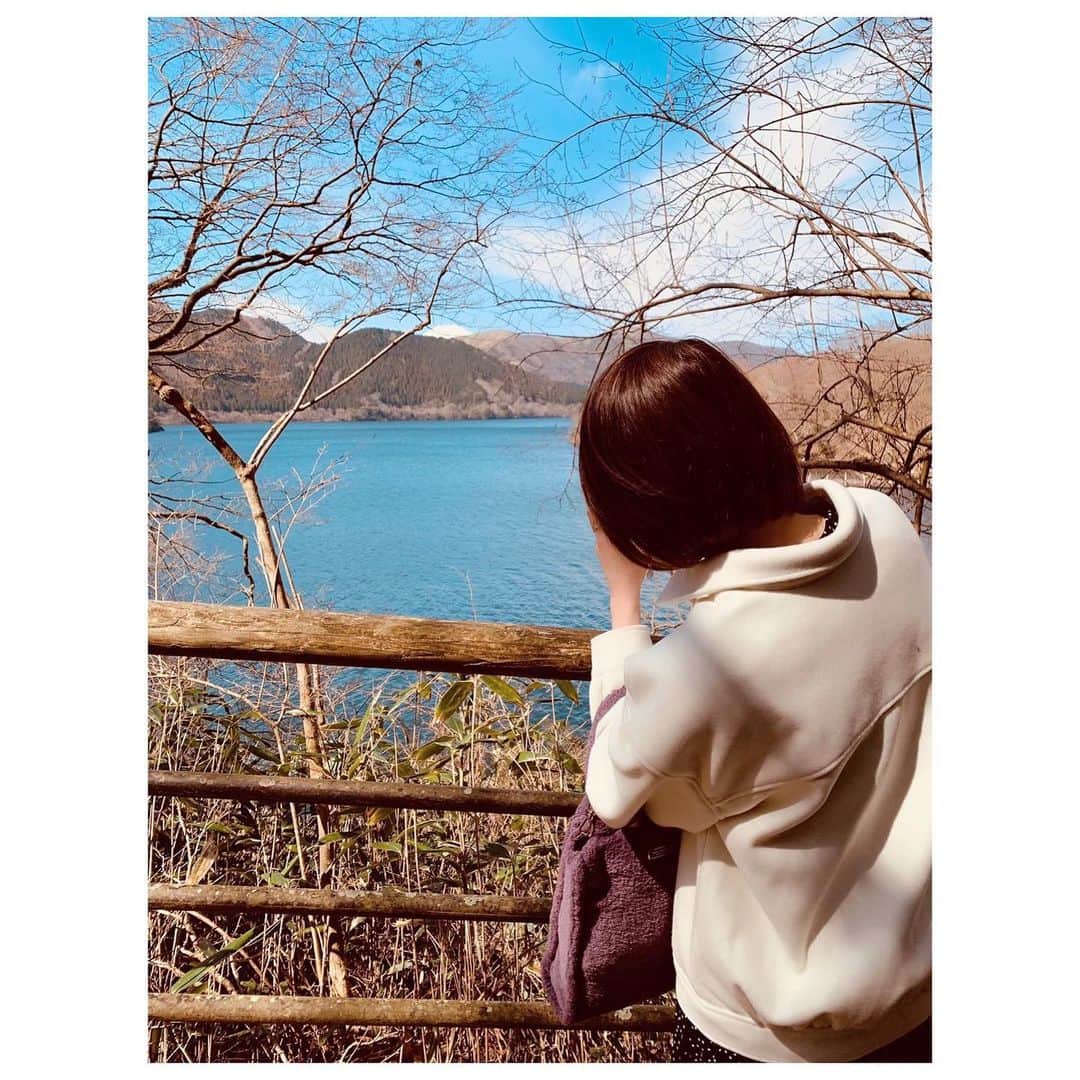 扇けいさんのインスタグラム写真 - (扇けいInstagram)「もんすごーい気持ちのいい所に行ってきました。 . 「こちら富士山(の頭)です🗻」 . もんすごい見づらいですね( ´-` )  #富士山 #芦ノ湖 #箱根」3月13日 18時13分 - kei.ohgi