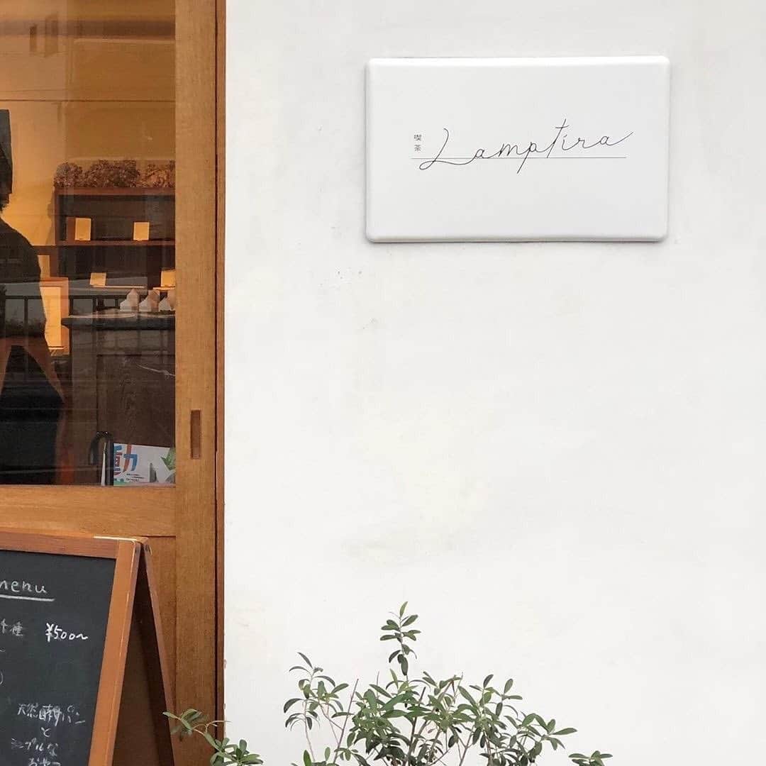 isutaさんのインスタグラム写真 - (isutaInstagram)「パンがおいしいナチュラルな雰囲気の喫茶店がおしゃれ♩﻿ ﻿ ﻿ 大阪の淀川通り沿いにある「喫茶Lamptira」はもっちもちのパンがおいしいと人気の喫茶店。﻿ ﻿ ﻿ 落ち着いたナチュラルな店内がおしゃれで、ゆっくりのんびりとカフェタイムを楽しみたい方にぴったりなんだそう♡﻿ ﻿ ﻿ ランチにサンドイッチはもちろん、カフェにスイーツもいただけます。﻿ ﻿ ﻿ 優雅な休日を過ごしたい時などにもいいですよね。翌朝のためにパンのテイクアウトもおすすめですよ。﻿ ﻿ ﻿ ﻿ ［喫茶Lamptira【旧店名】ひやわま］﻿ 大阪府大阪市淀川区木川東1-11-15 長島ビル 1F﻿ TEL︓06-6305-1224﻿ 営業時間︓11:00～18:00﻿ 定休⽇︓水曜日・他不定休あり﻿ ﻿ ﻿ ﻿ photo by﻿ @citrus.98622﻿ @y___ya28﻿ @mik390_﻿ @megu.03_03﻿ ﻿ ﻿ #isuta #イスタ #isutapic﻿ #isutacafe #カフェ巡り #おしゃれカフェ﻿ #カフェスタグラム #南方カフェ #西中島南方カフェ﻿ #cafe #喫茶lamptira #ひやわま #大阪カフェ巡り﻿ #cafestagram #大阪カフェ #カフェ好き﻿ #お洒落な人と繋がりたい #カフェ部﻿ #instacafe #instapic #instalike﻿ #カフェ好きな人と繋がりたい #大阪観光 #大阪巡り」3月13日 18時23分 - isuta_jp