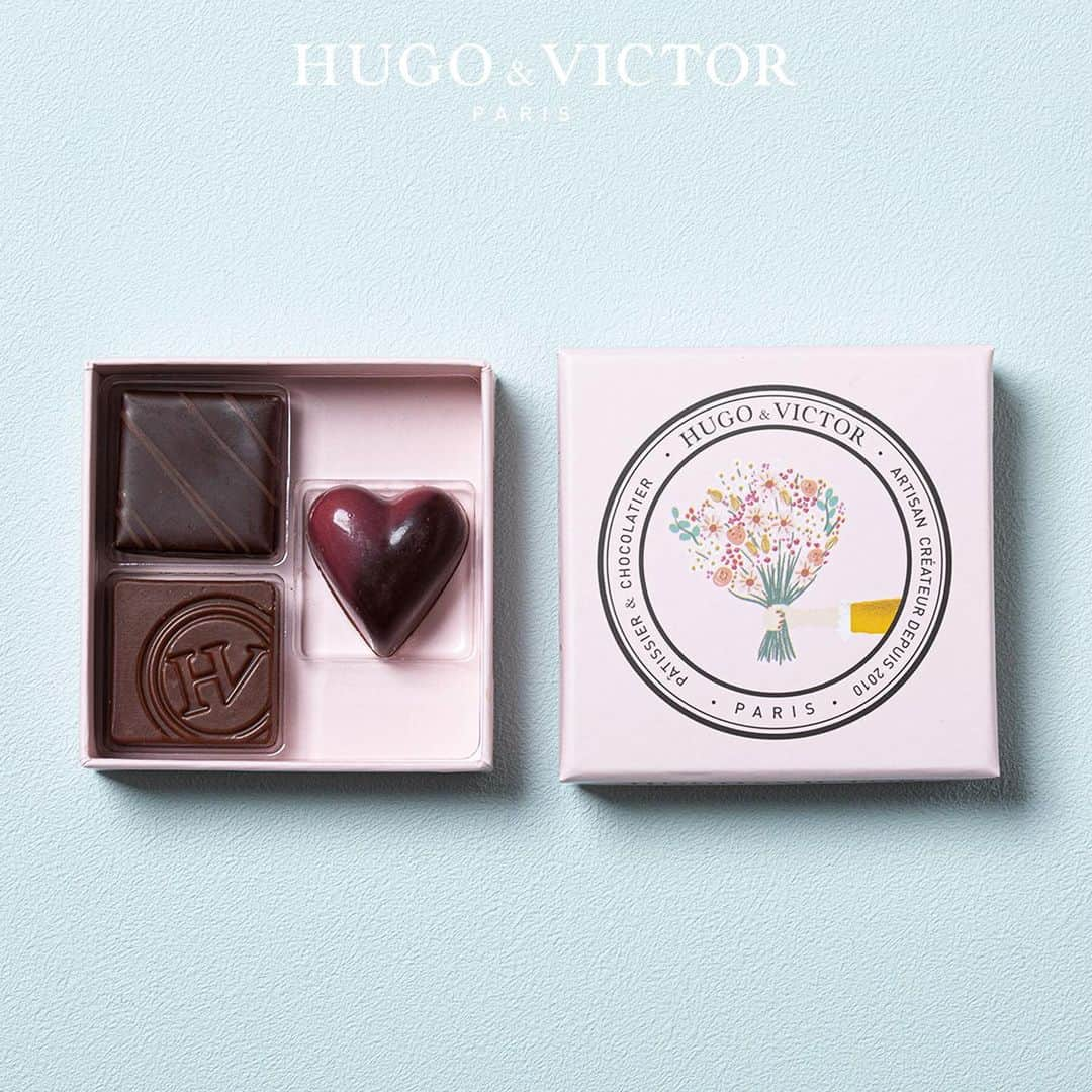 HUGO & VICTORさんのインスタグラム写真 - (HUGO & VICTORInstagram)「＼いよいよ明日はホワイトデー／ バレンタインのお返しに、恋人、家族、友人に…。大切な人に花束の描かれたHUGO & VICOTORのショコラをプレゼントしてみてはいかがでしょうか？ . ✶ ━━━━━━━━━━━━━━━━━━━━━━ ✶ ＜Carnet Le Bouquet(カルネ ブーケ)＞ 販売価格：3粒入り1,300円(税別)／6粒入り2,800円(税別)／12粒入り4,800円(税別) 販売期間：発売中～3月14日(土) 販売店舗：直営店舗 ＊タカシマヤ ゲートタワーモール店はアソート内容が異なります ✶ ━━━━━━━━━━━━━━━━━━━━━━ ✶ . 今年のホワイトデーコレクションは、花束をプレゼントしている様子をカルネに描きました。大切な人に感謝の気持ちや愛情を伝えたい。様々な想いを水色のカルネは男性、ピンクのカルネは女性の手から花束を渡し表現しています。ホワイトデーだけではなく、様々なシーンのプレゼントにぜひご利用ください。 . . . #hugoetvictor #hugoandvictor #hugovictor #patissier #chocolatier #patisserie #chocolaterie #sweets #chocolat #cake #gift #gourmet #tokyogourmet #Carne #ユーゴアンドヴィクトール #チョコレート #パティスリー #ショコラトリー #ショコラ #アイスクリーム #スイーツ #パティシエ #ショコラティエ #ブーケ #ホワイトデー限定 #カルネブーケ」3月13日 18時20分 - hugovictor_jp