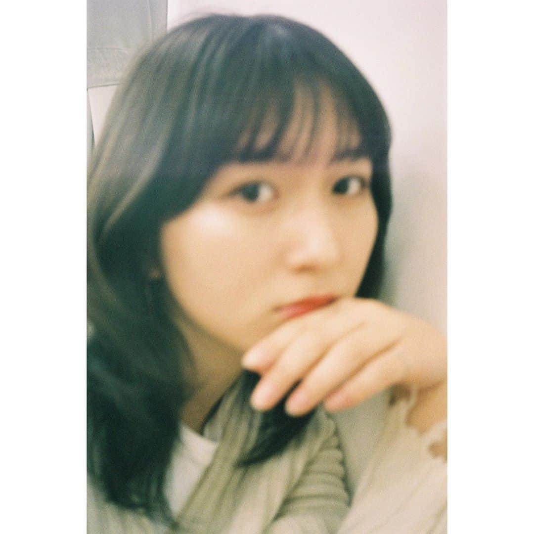 大島涼花のインスタグラム：「✌︎ ぼけてるくらいが ちょうどいい、ね  今日はどんな1日でしたか？ 私はせかせかたくさん 歩いた気がします  #film #filmcamera #お腹空いた」