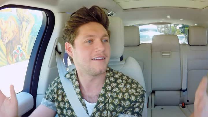 ナイル・ホーランのインスタグラム：「Driving around Hollywood with my mate, singing a few tunes and having a laugh . Good to be back in the car with James」