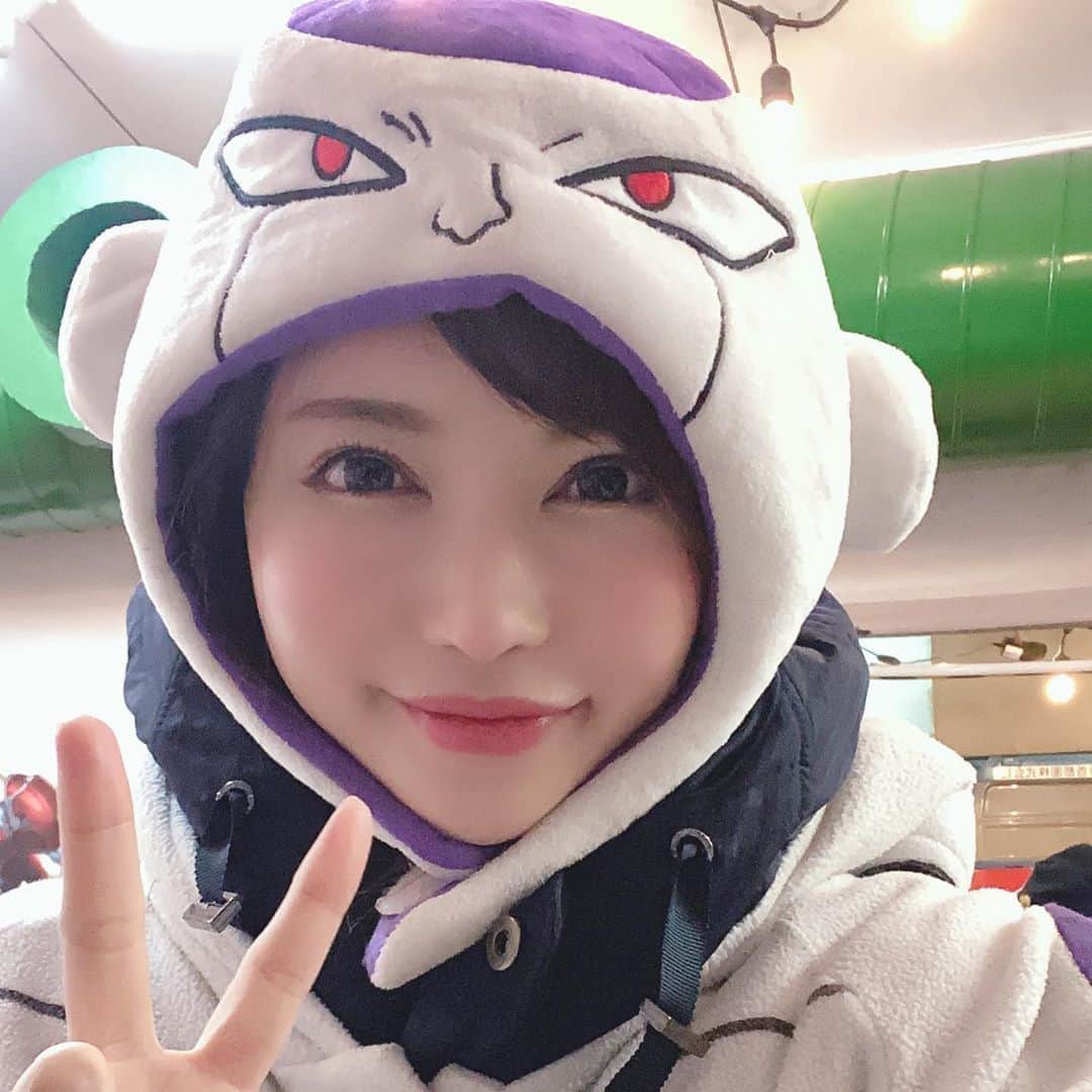 里美ゆりあのインスタグラム：「めっちゃ楽しかったー！！！ 着ぐるみはフリーザw 「ザーボンさんドドリアさん御覧なさい」 ってついつい言いたくなるやつ。 最初ペーパードライバー過ぎてドキドキだったけど走ったら楽しくて終わったら足ガクガク😅 街の皆も手を沢山振ってくれてテンション⤴︎︎⤴︎︎↑(｡•ᴗ•ฅ)↑age↑  良い思い出になったぁ🎶  #渋谷 #ストリートカート #フリーザ #原宿 #スクランブル交差点  #マリオカート #ゴーカート #リアル #Real #思い出」