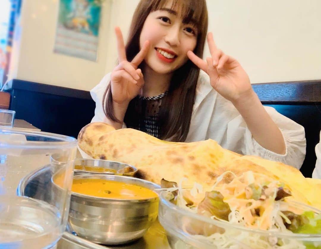 上谷沙弥のインスタグラム：「こんなに大きいナン初めて食べた〜🍛 #スターダム#ブシロード #カレー#ナン」