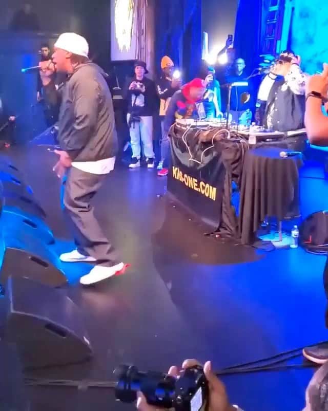 ファンクマスター・フレックスのインスタグラム：「Hahahaha! Krs One x Kid Capri! Doing they thing! 😂😂😂😂 Veterans in action! I always respect people’s opinion! “This that real shit fuck Hot97” “This New York like a mother right here!”Vid via: @therealgrandmastercaz」