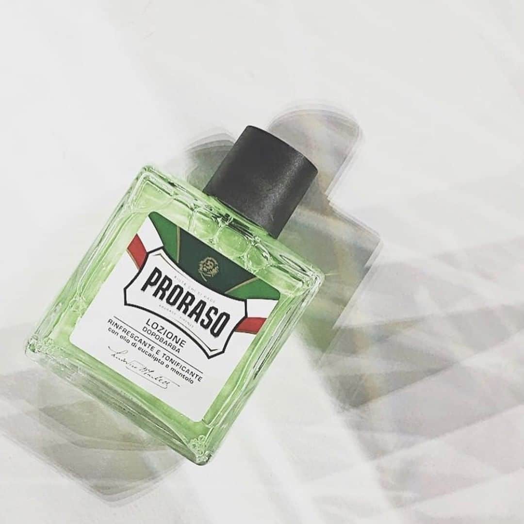 Proraso Japanのインスタグラム：「PRORASOは、時代を超えたクラシカルなパッケージ、肌タイプ別に別れた多彩なラインナップが特長。 あらゆるタイプの方にお応えすべく様々なシェービングアイテムをご用意しております。 . . Repost from @prorasousa . . #proraso #prorasousa #prorasofirenze #シェービングクリーム #シェービング #ProShave #Italian #ItalianShave #イタリア製 #バーバースタイル #バーバーショップ #髭脱毛 #メンズスタイル #シェービングフォーム #Barber #メンズヘアスタイル #ヒゲ男子 #ヒゲ #BarberShop #ヒゲ脱毛 #メンズヘア #シェービングエステ #おしゃれさんと繋がりたい」