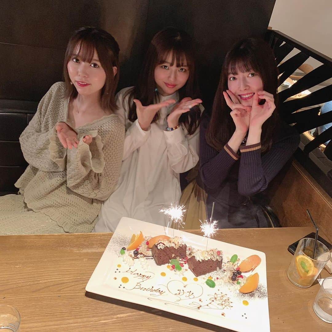 日下部美愛のインスタグラム：「ろありこにお祝いしてもらった時の‪‪❤︎‬ しあわせ！！！ . . #birthday #photo #japan #model #me #fashion #makeup #selfie #followme #instagood #camera #instadaily #dailylook #한국 #맞팔 #사진 #데일리 #데일리룩 #인스타사진 #인스타그램 #일본인 #패션 #패션스타그램」