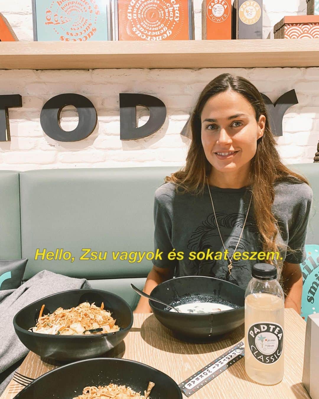 ズザンナ・ヤカボスのインスタグラム：「🤪」