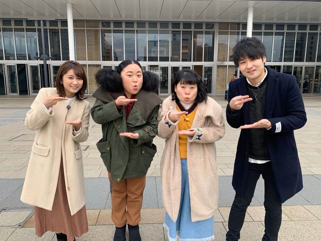 尾島早都樹のインスタグラム：「あす午後１時〜放送！ 『ニッチェのメン・めん・麺遊記🥢🍜🐒』 . . #ニッチェ さんが#北陸新幹線開業５周年 の日に 北陸新幹線🚄を乗り継ぎ、 長野→富山→石川の3県をハシゴして、 ご当地麺10種類を制覇するグルメ旅！ . 私は富山の時間管理人として グルメブロガーの#かじっくす さんと 富山メンを案内しています🎤⏰ . 富山では ご当地メンといえばな🍜に、 たぬきが目印のソウルフード🍲などなど、、 寒さが戻りそうな明日にぴったりの 熱々なメン・めん・麺が登場します❣️ . 長野では、同期の望月麗奈アナ 石川では、久保田修平アナが 案内人を務めています！ 県をまたいでついに一緒にお仕事できました🥺💓 . . あすの午後1時〜 ぜひご覧ください📺❣️ . #チューリップテレビ #３局合同番組 #北陸放送 #MRO #信越放送 #SBC #アナウンサー  #北陸新幹線 #長野 #富山 #石川 #ラーメン #うどん #そば」