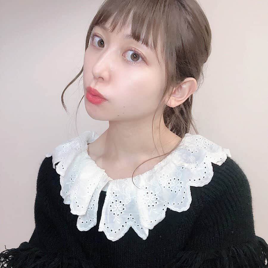 木村ミサのインスタグラム：「🍒🌸🍑🎀💘💓🤍🖤﻿ ﻿ ﻿ 前髪切ったので﻿ 視界良好﻿ ﻿ 晴れてたのでピンクなメイクがよいです﻿ ﻿あとやっぱりガーリーなお洋服がすき ﻿ ﻿ 🍒﻿ lip @maryquant_official O-05﻿ eye @etudehousejapan peachfarm ﻿ @excelmake cranberry﻿ ﻿ ﻿ ﻿ ﻿  #hair #暖色系カラー #ピンクヘア #ピンクベージュ #暖色 #春カラー #春メイク #透明感カラー  #ピンクメイク #暖色メイク  #팔로우미 #오오티디 #카페 #머리스타그램 #카페스타그램﻿ #followｍe #ロブ #ロブヘア #レイヤーカット#excel #エチュードハウス #ポニテ #ピンクリップ #pink  #ヘアアレンジ  #ポニーテール  #ブルベ」