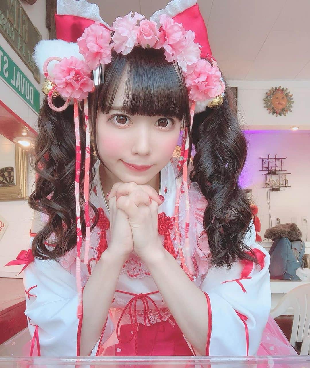 恋汐 りんごさんのインスタグラム写真 - (恋汐 りんごInstagram)「🌸 ❤️ 🌸 ❤️ 新衣装♡ 恋するりんごいろの 恋巫女ちゃん♡ (Ｕ///'ᴗ'///Ｕ)♡ ♡ ちょびっツのちぃのおみみを参考につくってもらったなの♡ (ギャラクシーエンジェルのミントさんのおみみと迷った古き良き露骨な萌え文化しゅきしゅきしお) ♡ ♡ 恋を司る巫女ちゃん♡ ‪₍₍ ◝(Ｕ^ᴗ^Ｕ)◞ ₎₎‬」3月13日 21時11分 - sioringogo