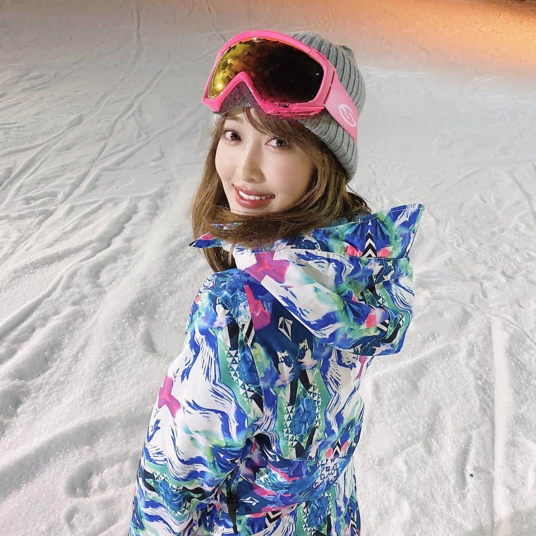 佐達ももこさんのインスタグラム写真 - (佐達ももこInstagram)「帰宅🏠❄️﻿ ﻿ たんのしかったーー☺️✌️﻿ 筋肉痛やばいですが﻿ 少しは上達したかな🏂？﻿ ﻿ まだまだ先になりそうだけど﻿ お知らせできる時をお楽しみに⛄️﻿ ﻿ @travel_inn_co  #スノボ#スノーボード#スノボー女子#スノボ女子#ゲレンデ#snowboarding」3月13日 21時15分 - sadamomodayo
