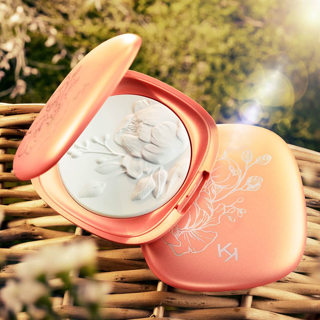 KIKO MILANOさんのインスタグラム写真 - (KIKO MILANOInstagram)「The handy little product to fix your makeup and have you looking radiant in an instant ✨  #KIKOTuscanSunshine Perfecting Powder」3月13日 21時15分 - kikomilano