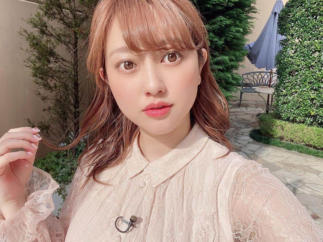 菊地亜美さんのインスタグラム写真 - (菊地亜美Instagram)「私と言えばリンパ詰まってるで有名だし顔むくみすぎて有名なんだけど、最近毎日首と鎖骨のリンパをお風呂上がりにオイルで流してたら、今日いつものヘアメイクさんにぜんっぜん浮腫んでないって言われた！！奇跡！！ 5年前くらいからやっとけばよかった🤐！！」3月13日 21時36分 - amikikuchi0905