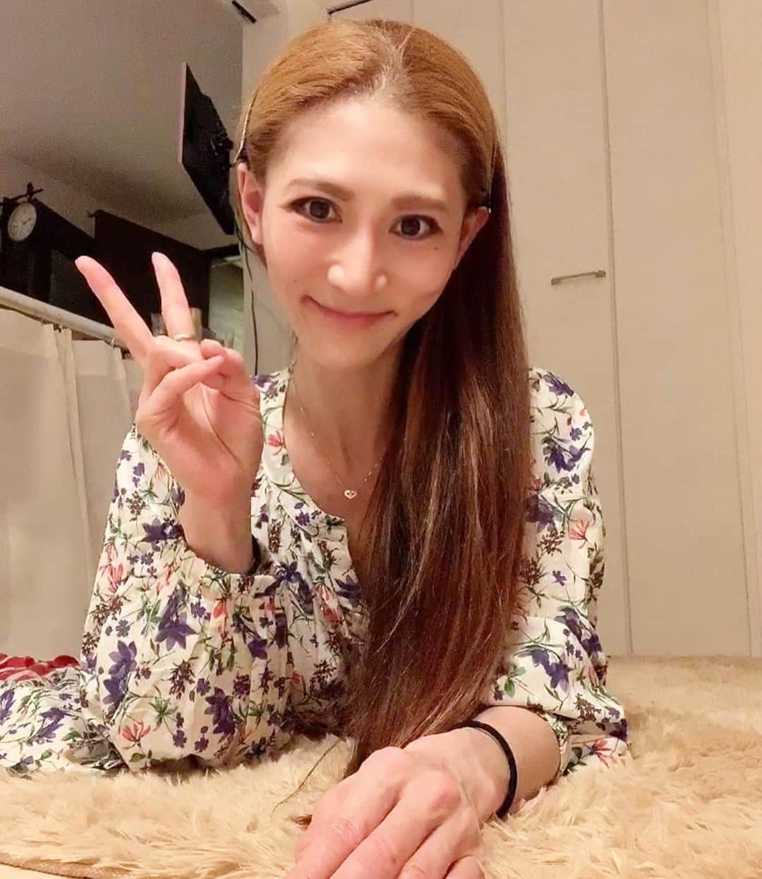 ささきえりさんのインスタグラム写真 - (ささきえりInstagram)「来年40歳なんて信じられない🥺 ・ ・ 990円のワンピースが気に入ってしまい、色違いを入手😆❤️ ・ ・ いくつになっても、お金があろうが無かろうが、値段じゃなくて、気に入ったかどうかなのだ😆❣️ ＊ ＊ ＊ #春物　#ロングワンピース　#アグネスチャン　#丘の上ひなげしの花　#プチプラ　#コーデ　#ラフ　#色違い」3月13日 21時36分 - chaneri_ballet_style